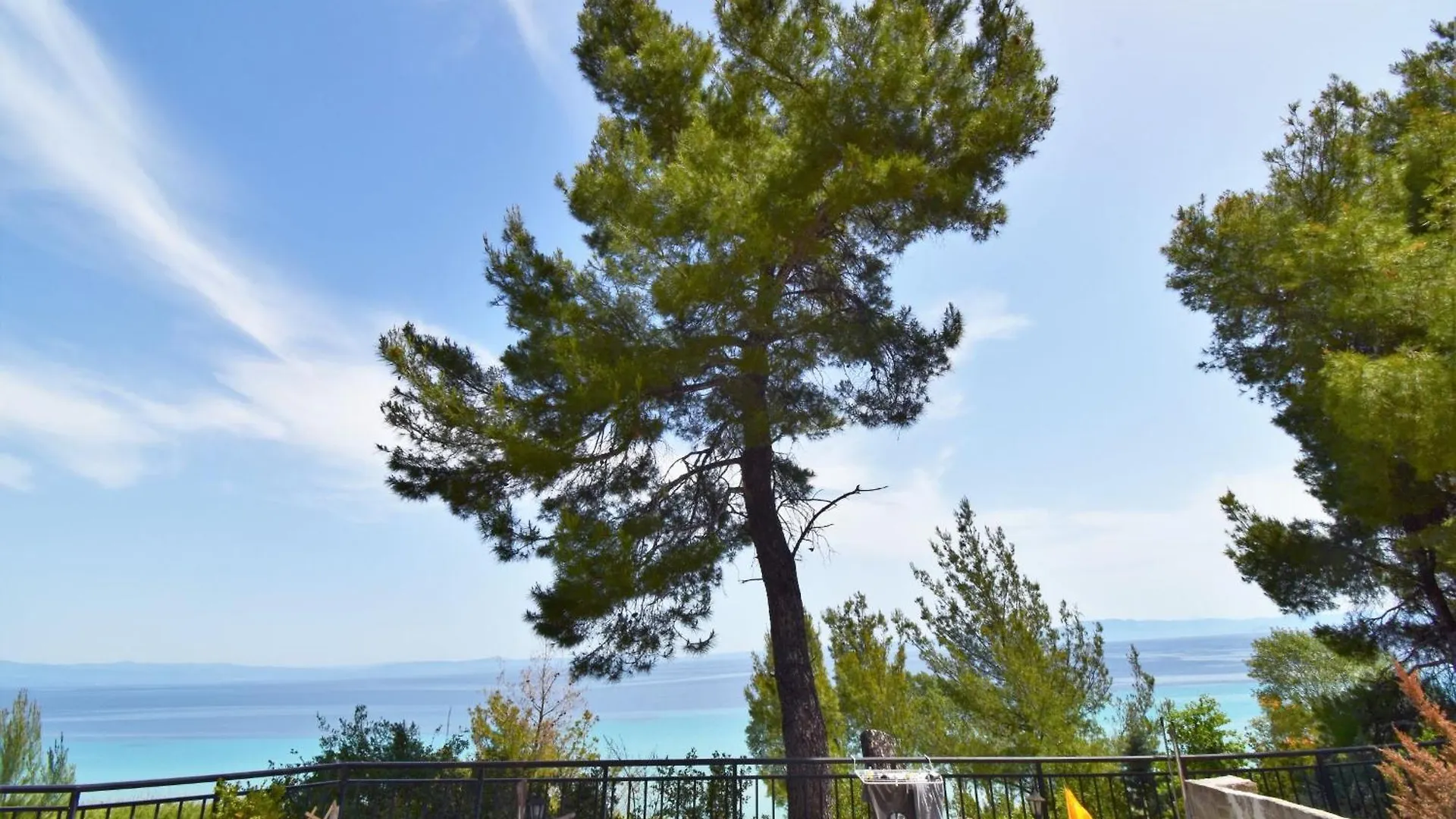 Kaliva Near The Beach Kriopigi Greece